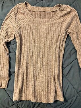 Ribbed Crew Neck Sweater in Brown Like New
